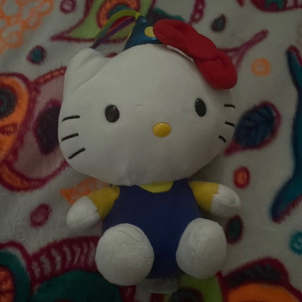 selling cute hello kitty party kitty with bow!!